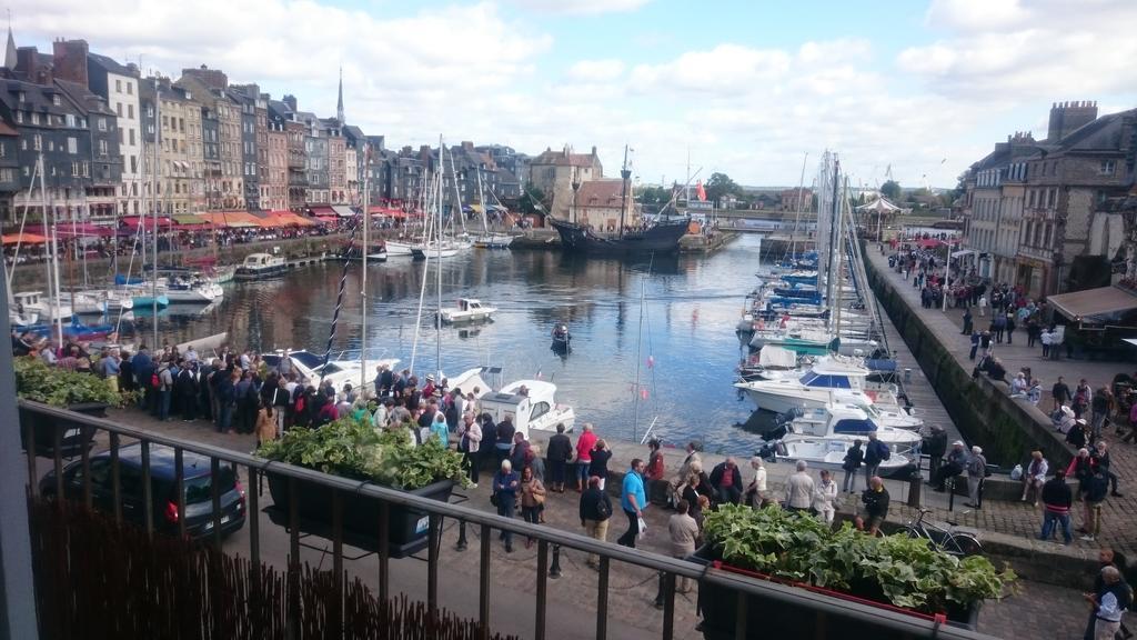 Le Balcon Du Port Lägenhet Honfleur Rum bild